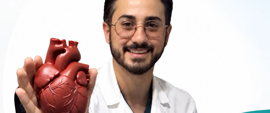 El Dr. Simón Mujica, médico internista del Centro Médico Vital Pastora